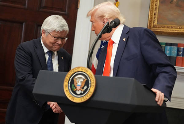 日本J1联赛
_特朗普吹嘘：我一威胁要征100%税日本J1联赛
，台积电就乖乖来美国建厂了