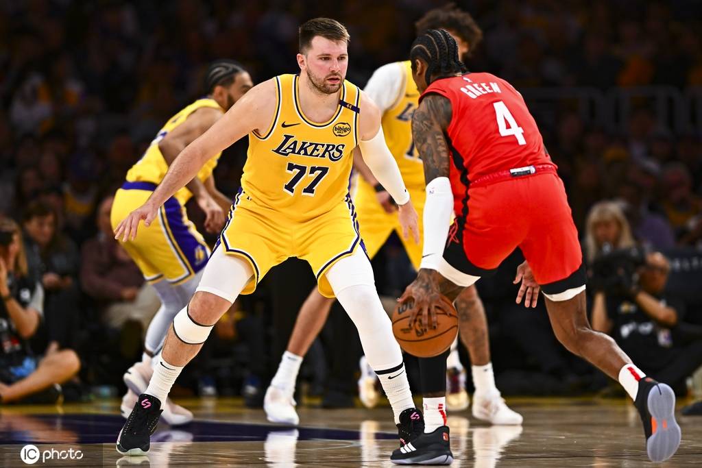 美国足球甲组联赛
_东契奇39+8+7老詹14+8 湖人胜火箭锁定西部第三