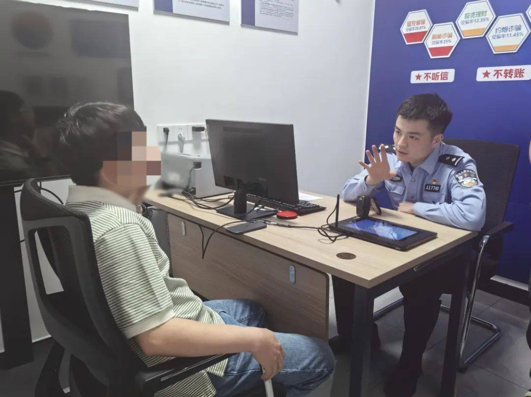 皇冠体育APP_男子为了“寻刺激”皇冠体育APP，取现5万多元！关键时刻，妻子打来电话…