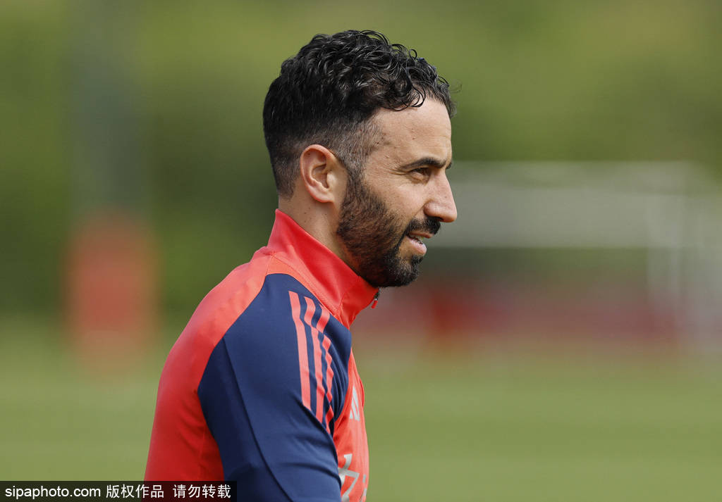 皇冠电竞代理_库尼亚：我在狼队“散步”也能进球皇冠电竞代理！阿莫林：来曼联试试？不跑废了你！