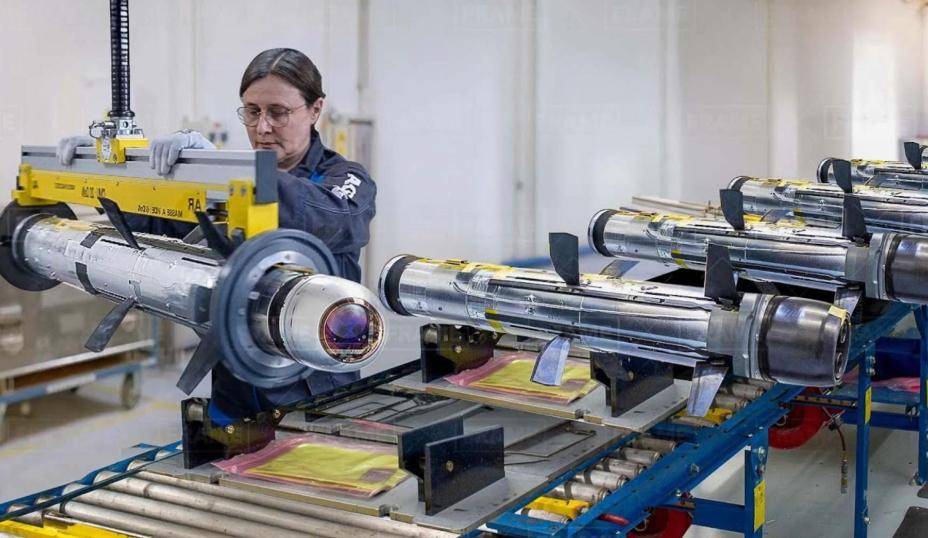 英超足球_从16亿到零英超足球，塞尔维亚全面暂停军火出口，只因被俄指背刺？武契奇陷入两难选择！