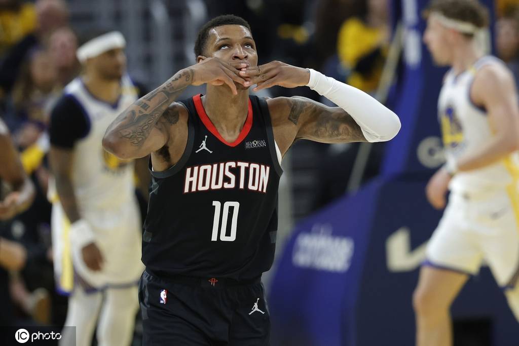 WNBA美国女子职业篮球联赛_值WNBA美国女子职业篮球联赛！火箭与小史密斯达成5年1.22亿美元提前续约