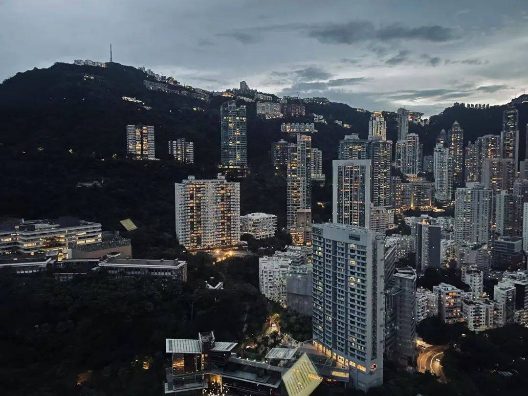 皇冠体育App下载_许家印香港豪宅疑似违建5000尺