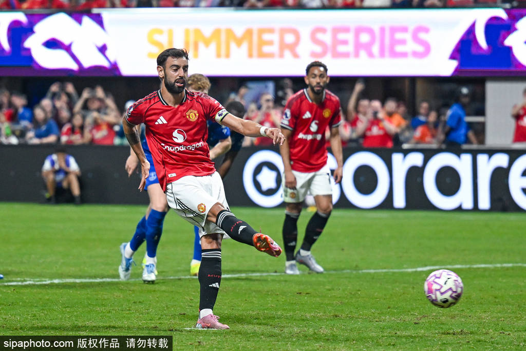 皇冠足球平台在哪里注册_德赫亚重返老特拉福德：曼联与佛罗伦萨的情感碰撞