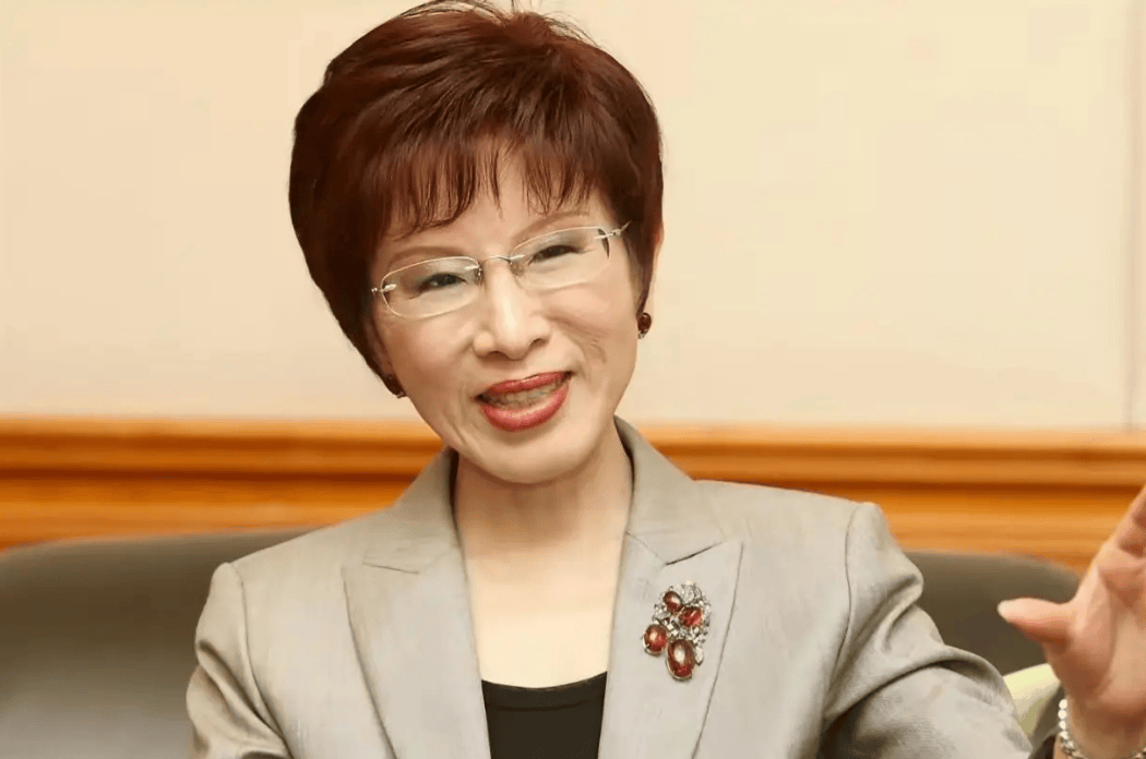 法国vs波兰_大陆高层会见洪秀柱法国vs波兰，握手30秒大有说法，台当局回退立场寻求自保