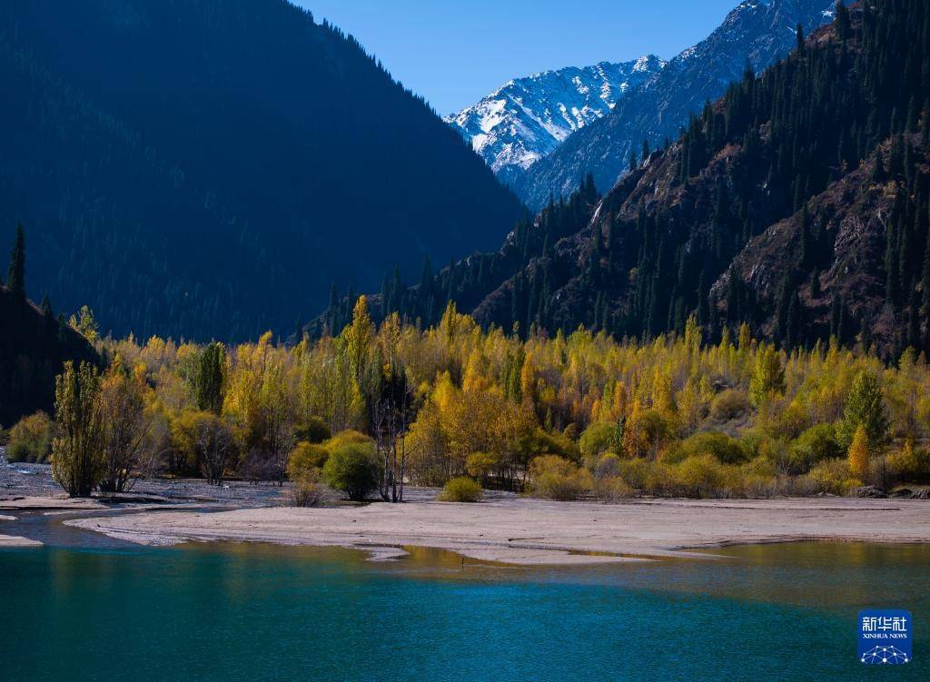 皇冠公司的代理怎么拿_哈萨克斯坦：伊塞克峡谷和伊塞克湖的秋日画卷