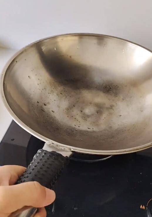 皇冠信用網代理申条件
_铁锅用了二三十年仍不粘不锈皇冠信用網代理申条件
，女子在线寻厂家想“再买一个”，厂家称已停产