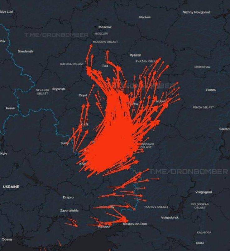 那不勒斯 vs 法兰克福
_炸榛树导弹那不勒斯 vs 法兰克福
，炸莫斯科，炸俄军上校，乌克兰豁出去，不怕被核打击