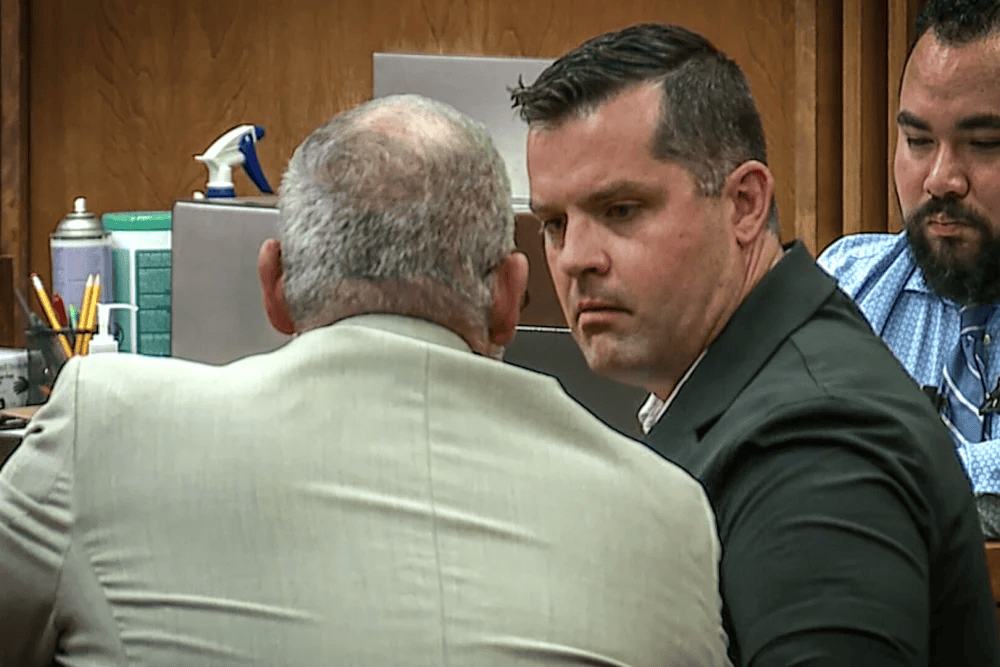 如何代理皇冠信用网
_42℃高温下如何代理皇冠信用网
，美国一父亲在家看片喝酒，将2岁女儿留在车内致身亡，入狱前自杀