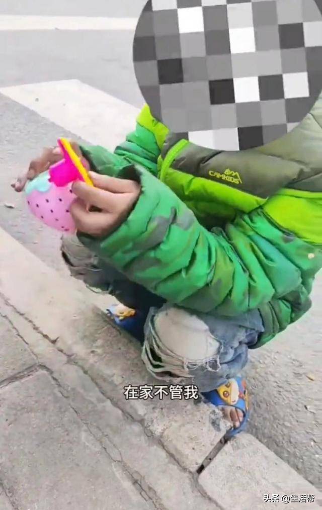 皇冠信用开户
_西安7岁女孩寒风中穿凉鞋路边捡吃的皇冠信用开户
，父亲称妻子离世家境窘迫，民政局：已妥善安排