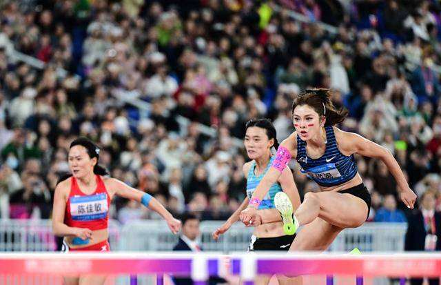 皇冠信用网如何申请
_吴艳妮还是哭了：当她不再是100米栏赛道上唯一的“答案”皇冠信用网如何申请
！