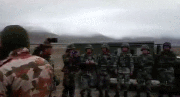 棒球
_祁团长：“放你X的狗屁棒球
！不想打仗就滚！”这才是最过瘾的脏话