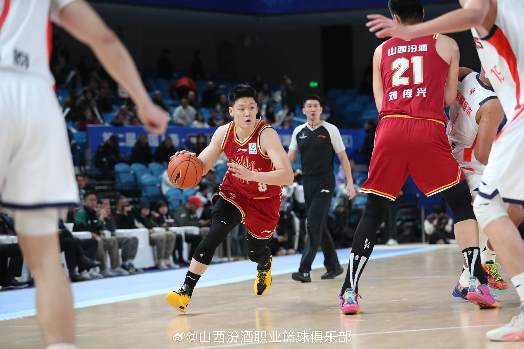 马赛足球
_CBA俱乐部杯-上海首战39分大胜四川 山西山东开门红