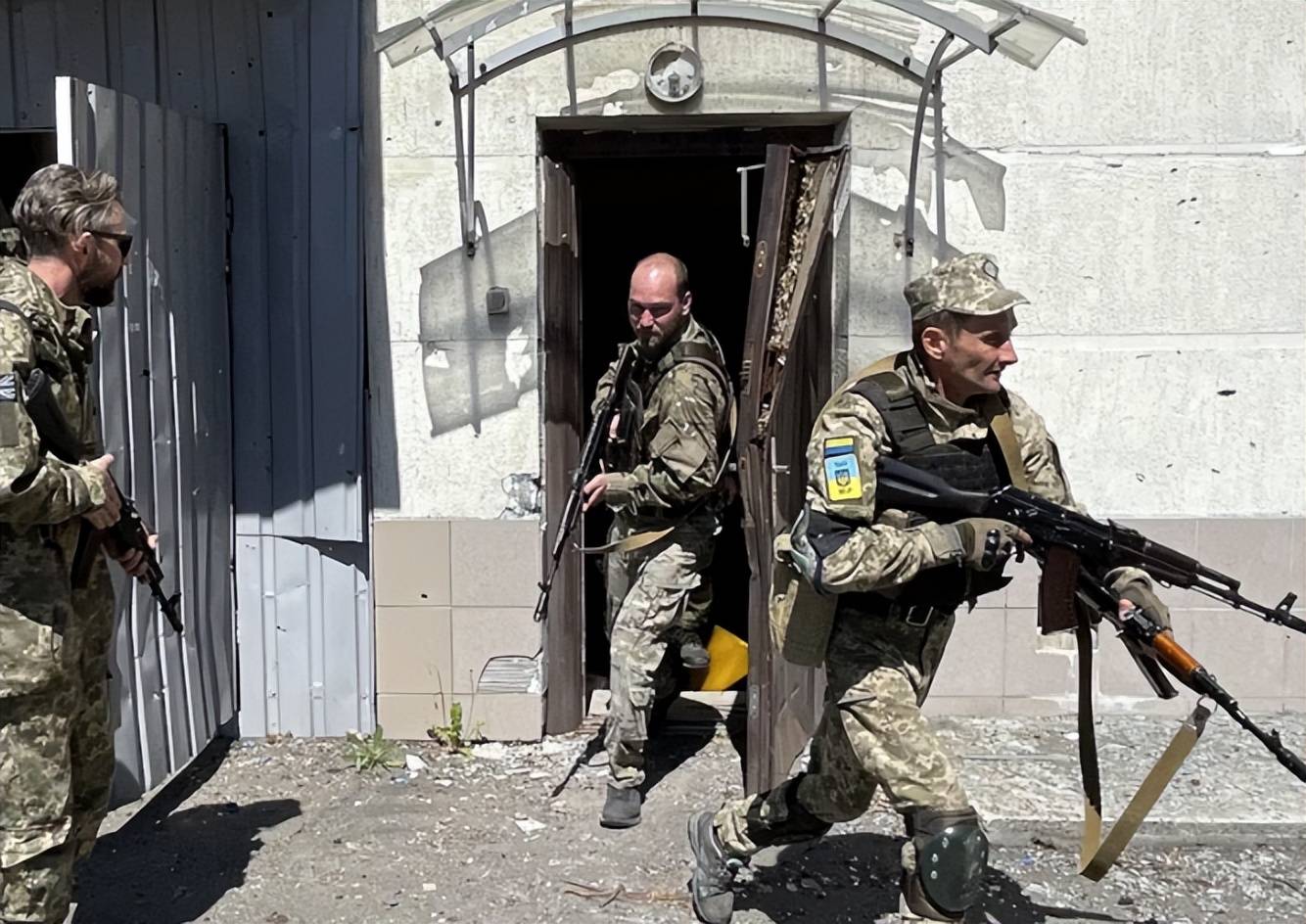 皇冠信用网注册开通
_战斗在深夜爆发皇冠信用网注册开通
，乌克兰闹内讧，特种部队和正规军发生冲突，副总司令出面都压不住火