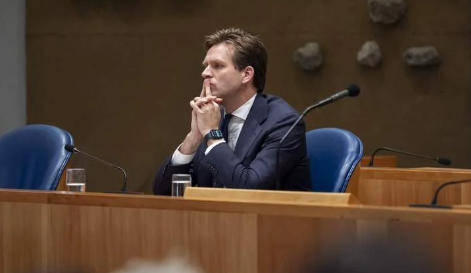 皇冠登3管理出租
_荷兰经济大臣还在自吹：没通知中美欧皇冠登3管理出租
，做得对